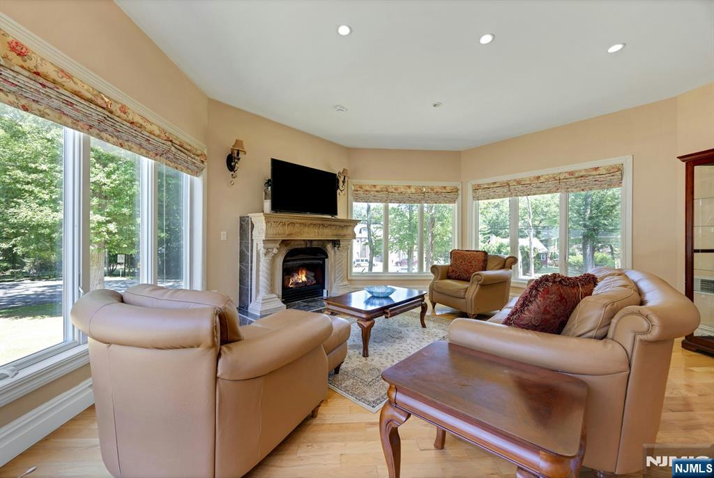 property viewer photo 18