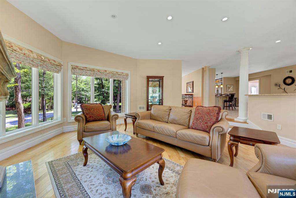 property viewer photo 19