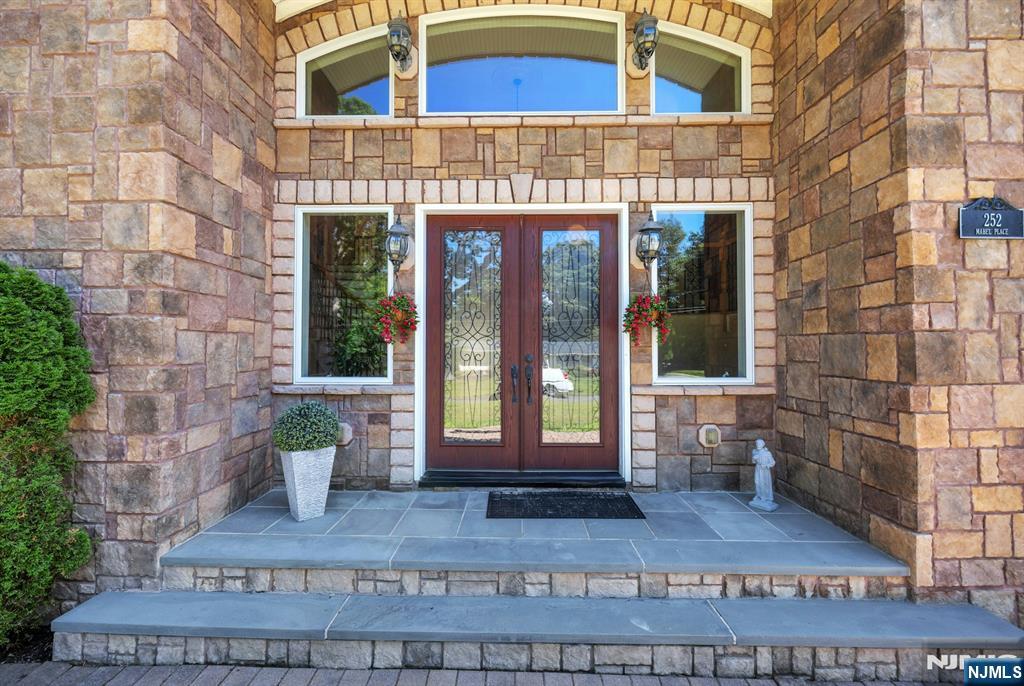 property viewer photo 2