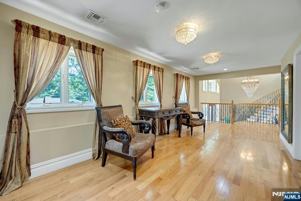 property viewer photo 26