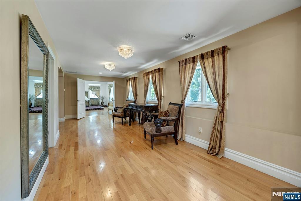 property viewer photo 27