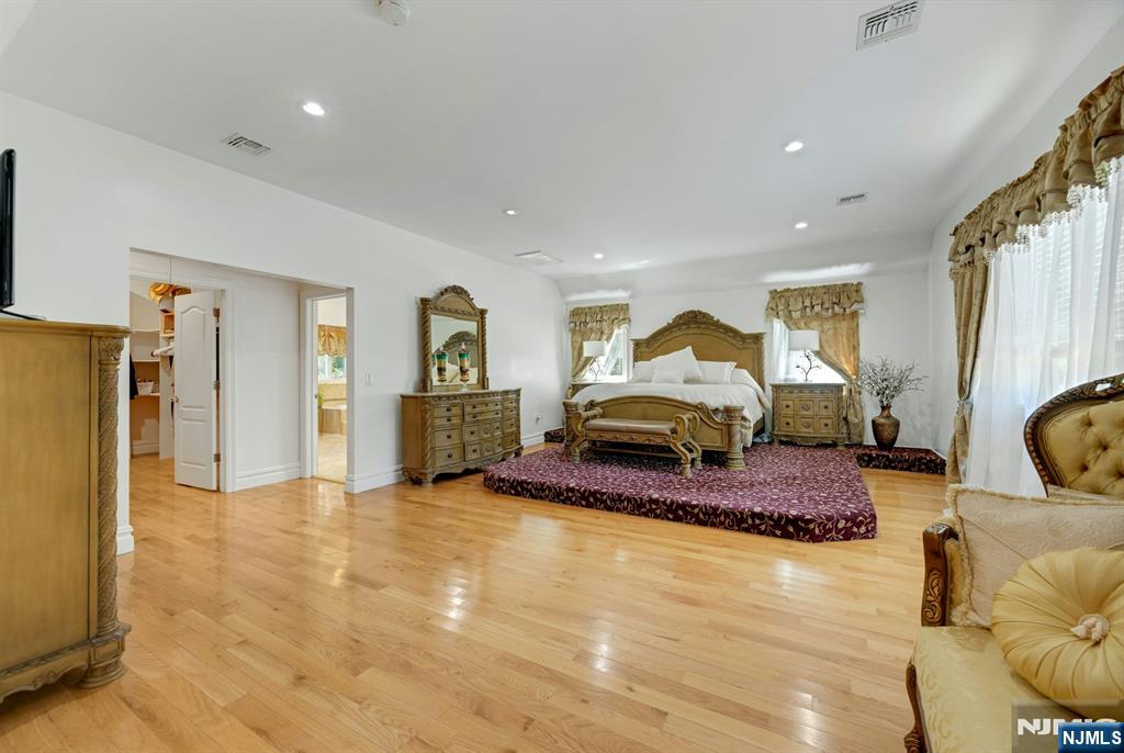 property viewer photo 28