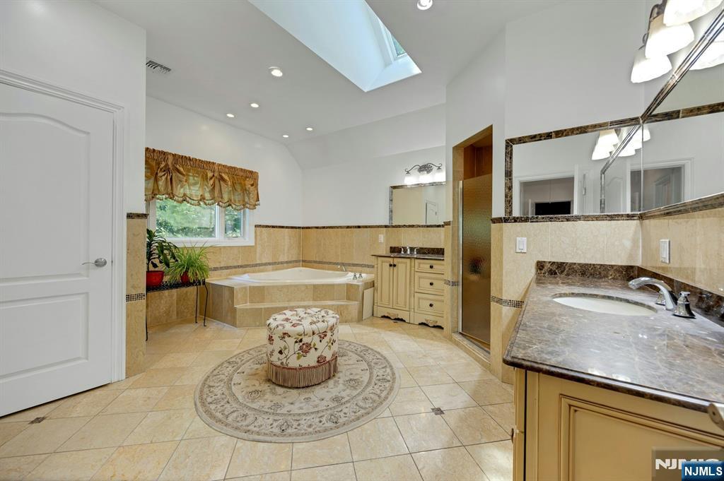 property viewer photo 30