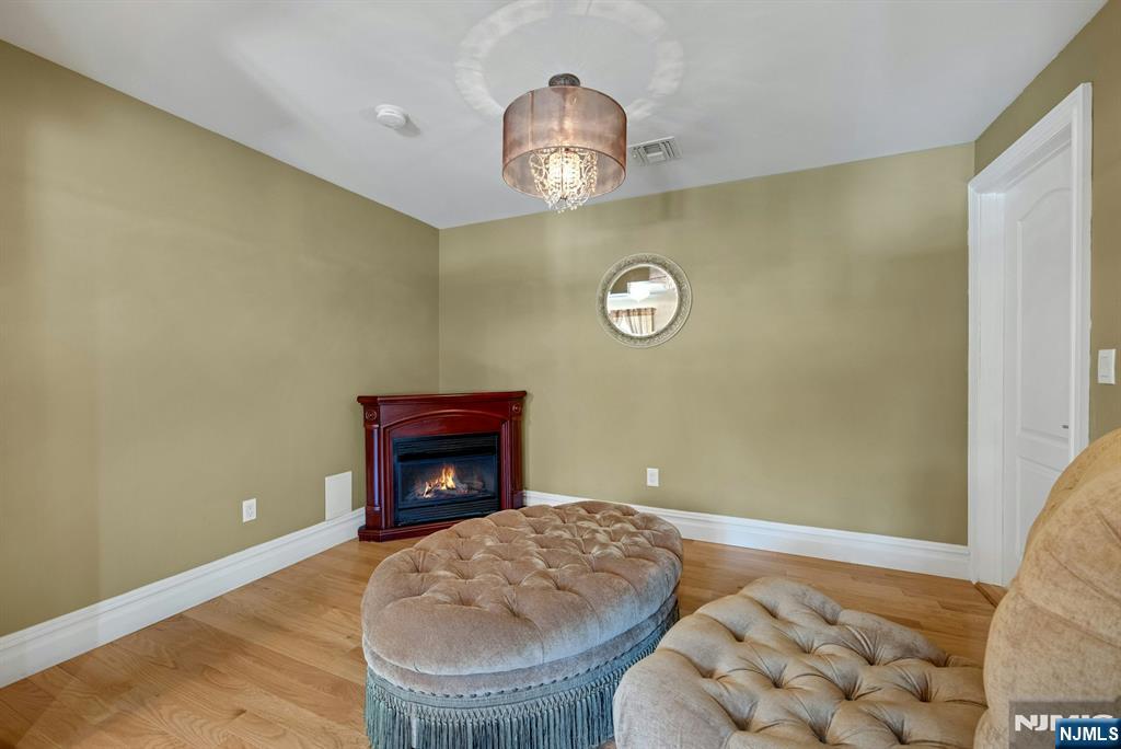 property viewer photo 31