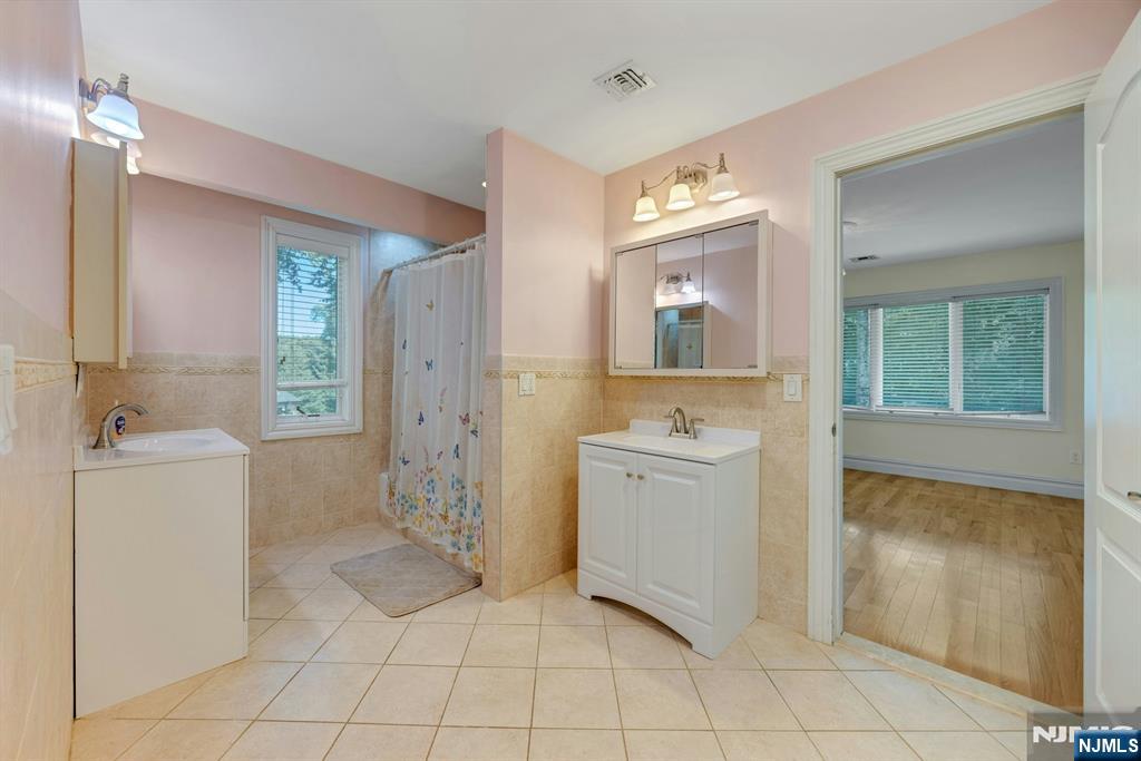 property viewer photo 35