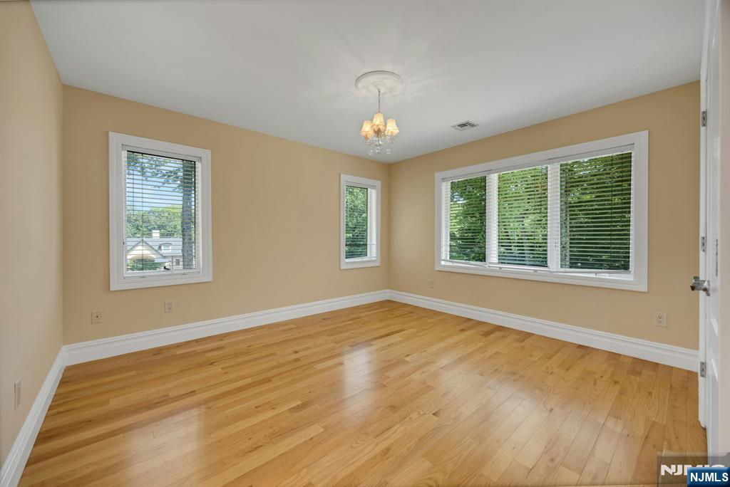 property viewer photo 36