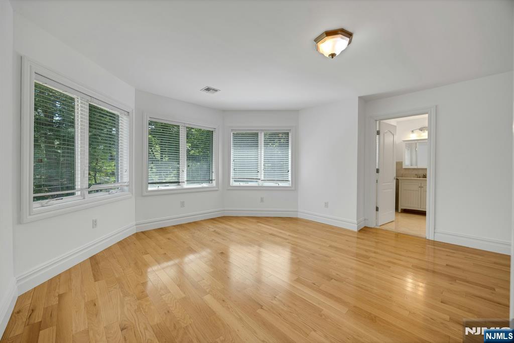 property viewer photo 37