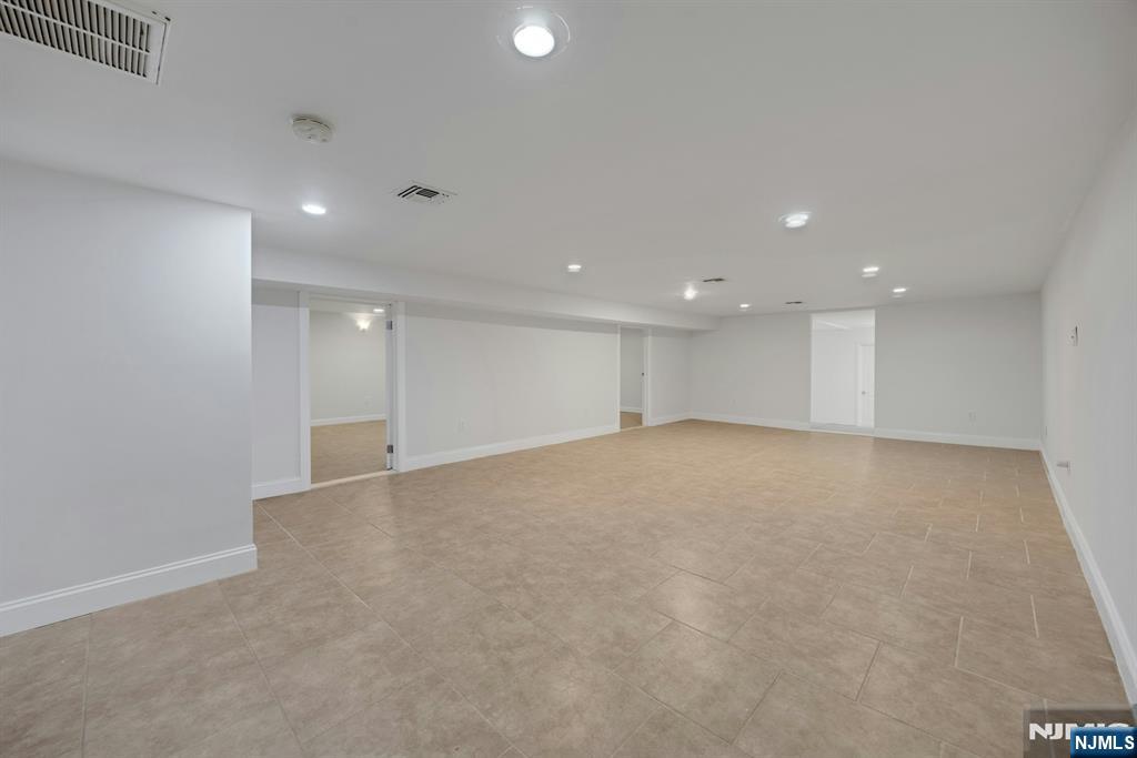 property viewer photo 41