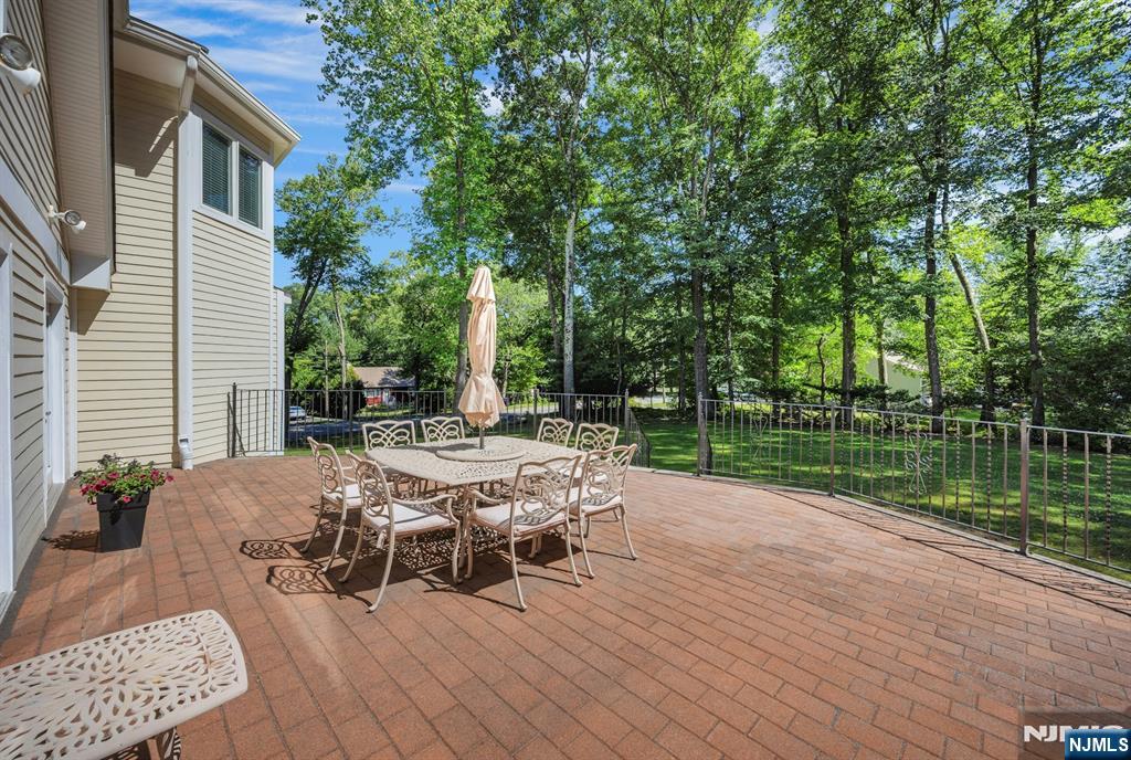 property viewer photo 44