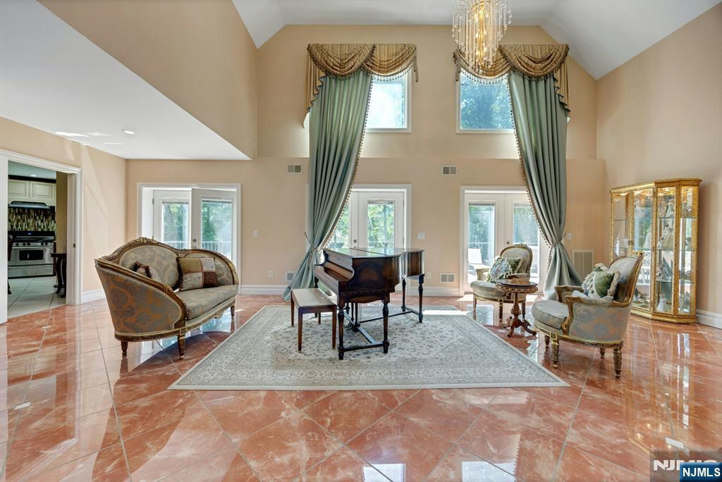 property viewer photo 6