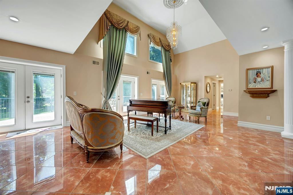 property viewer photo 7