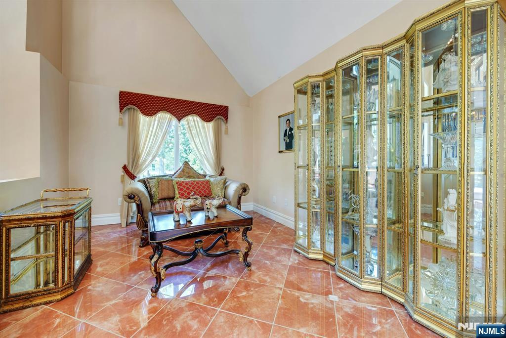property viewer photo 9