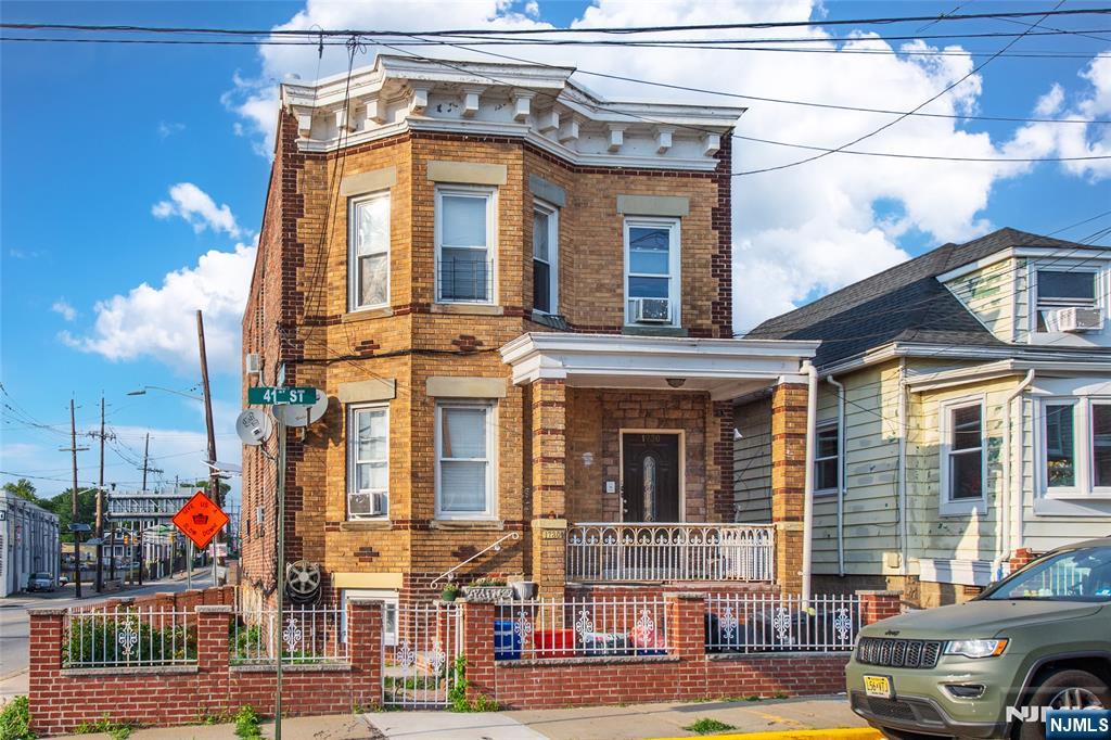 main property photo 23