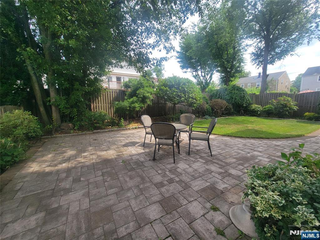property viewer photo 3