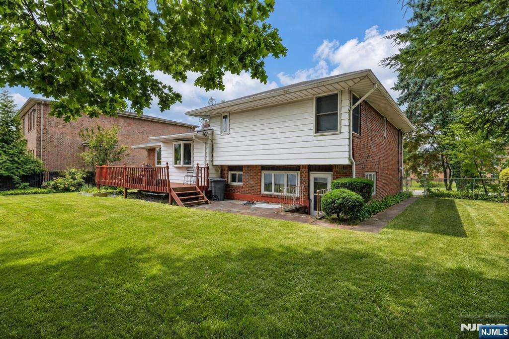 main property photo 16