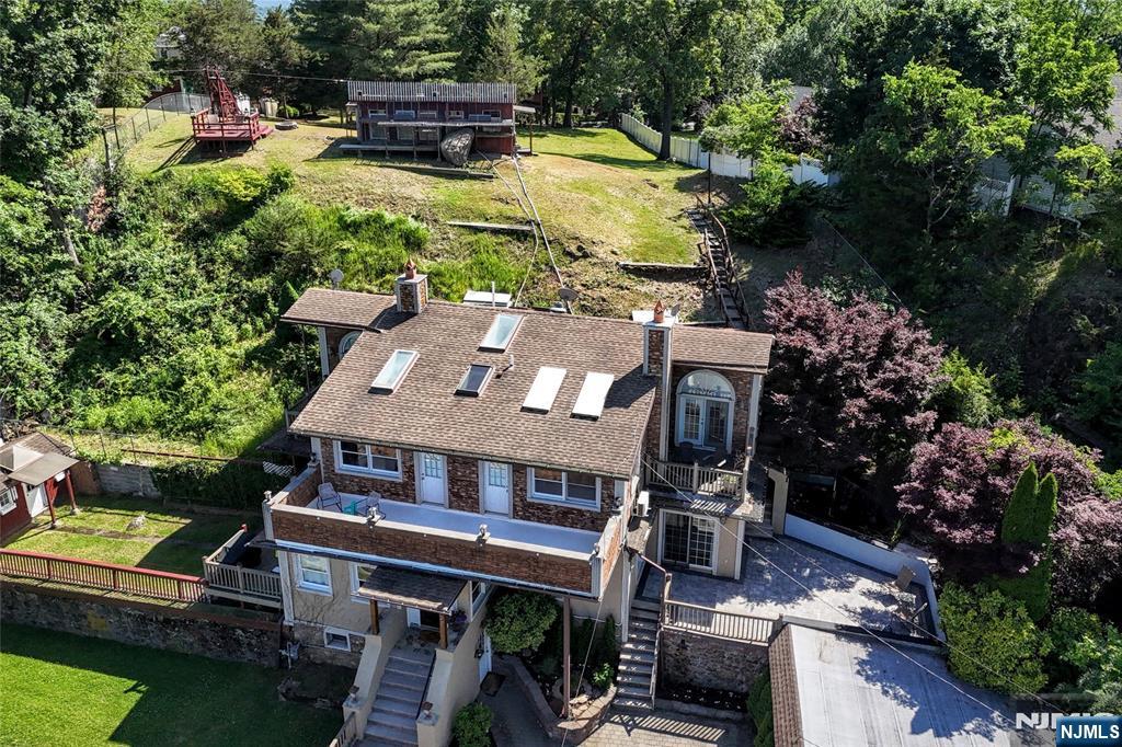 main property photo 40