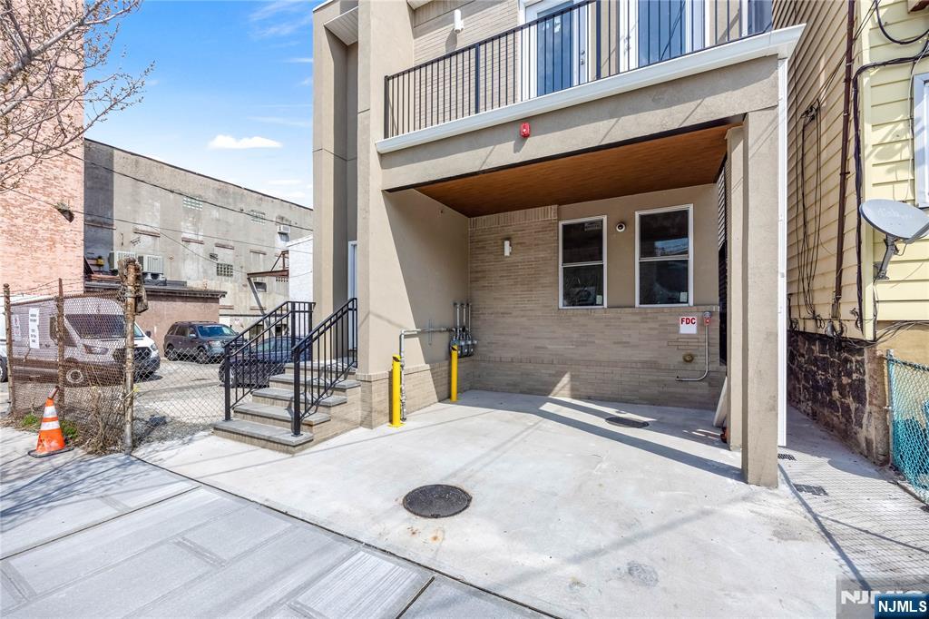 main property photo 17
