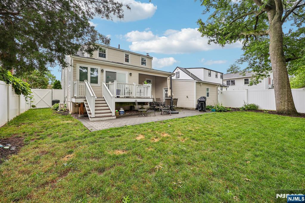 main property photo 40