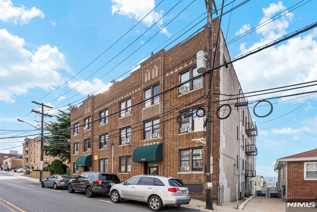 main property photo 19