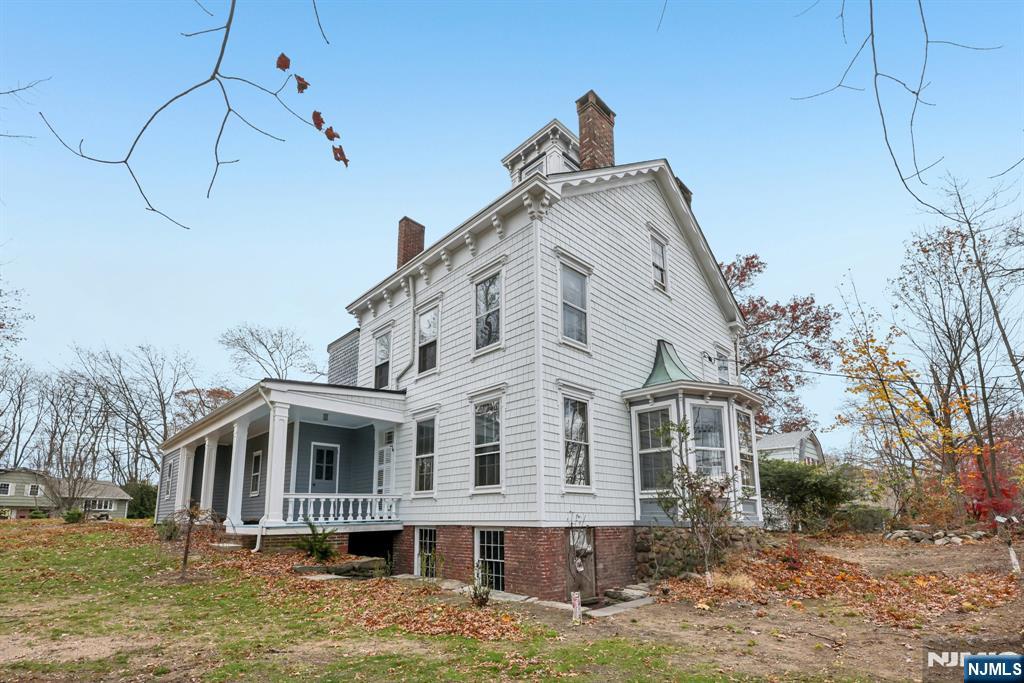 main property photo 44