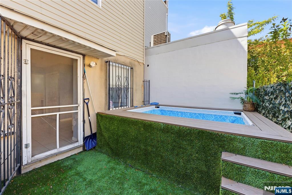 main property photo 14