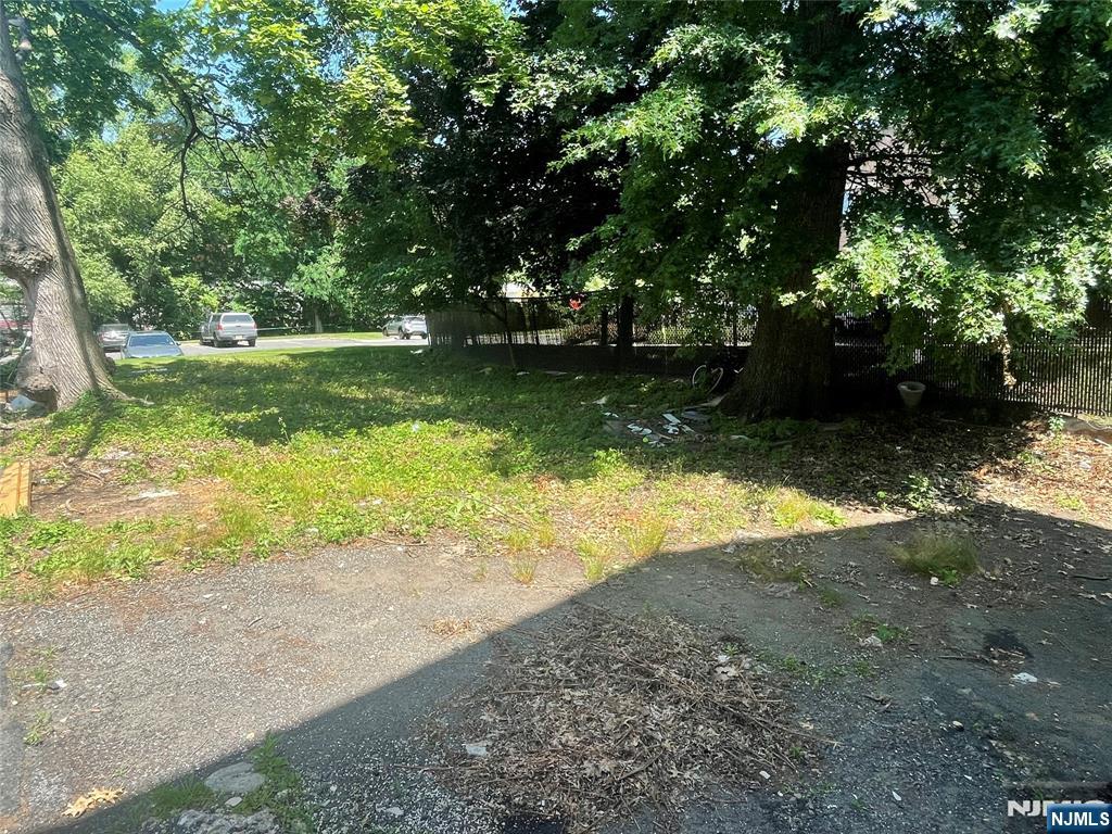 main property photo 28