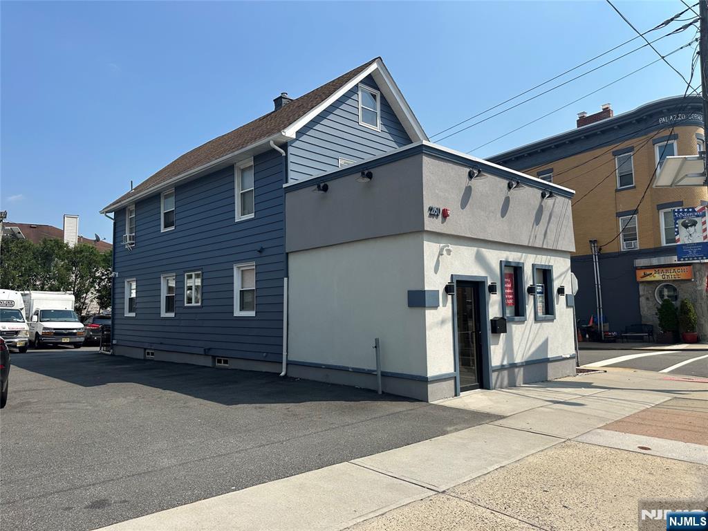 main property photo 17
