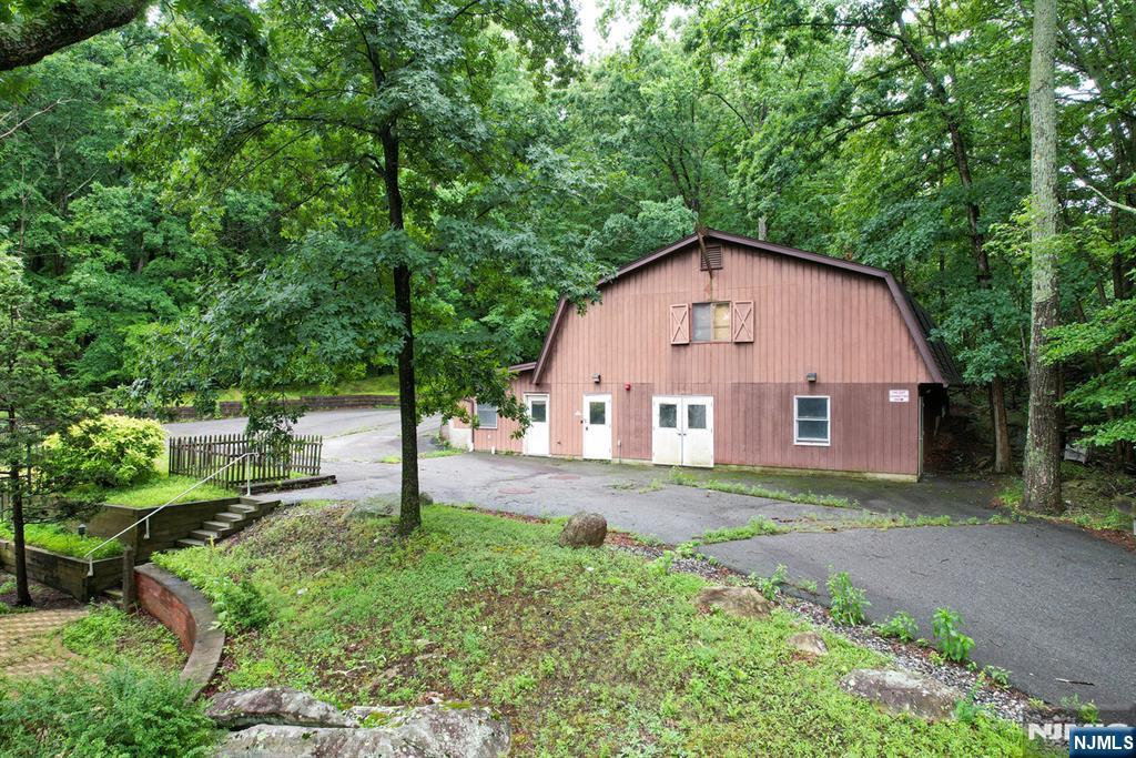 main property photo 28