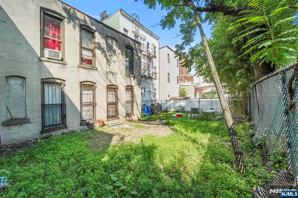 main property photo 18