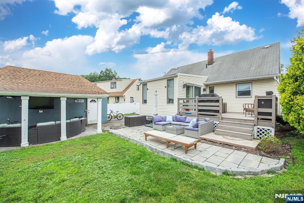 main property photo 16