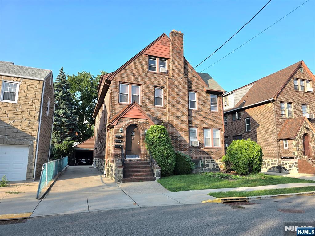 main property photo 9