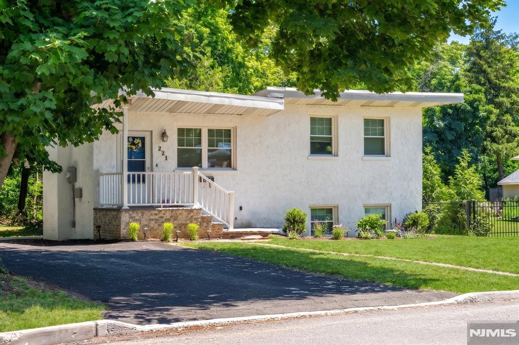 main property photo 33
