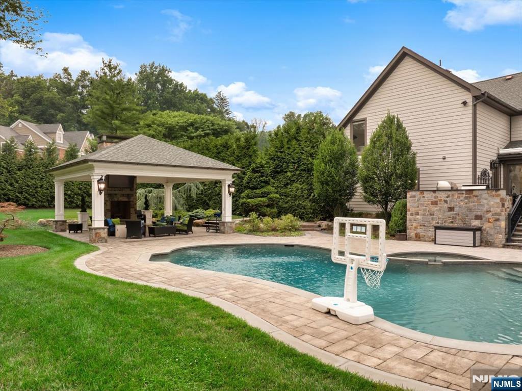 main property photo 40