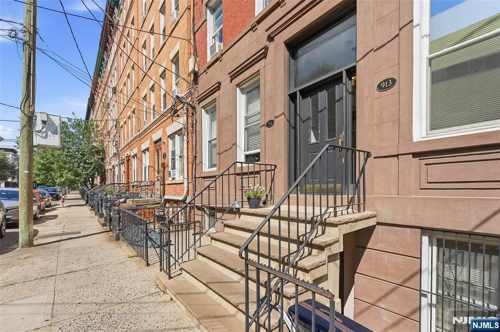 main property photo 10