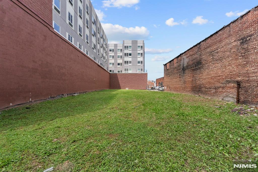 main property photo 8