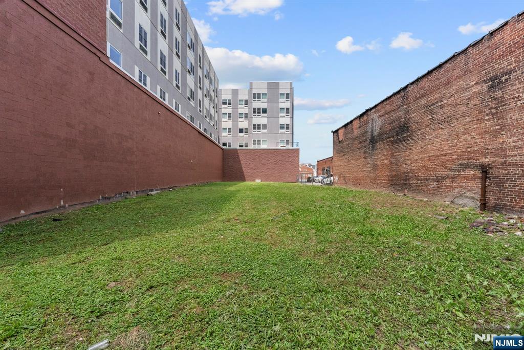 main property photo 8