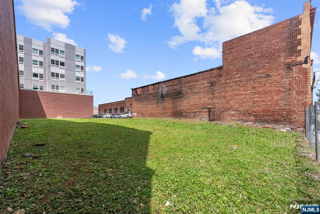 main property photo 9