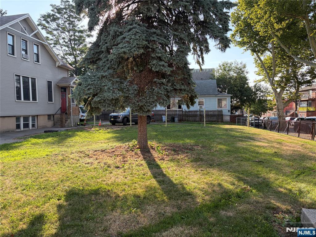 main property photo 11