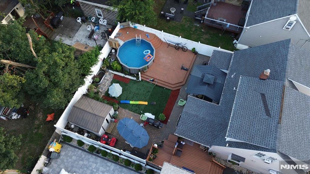 main property photo 40