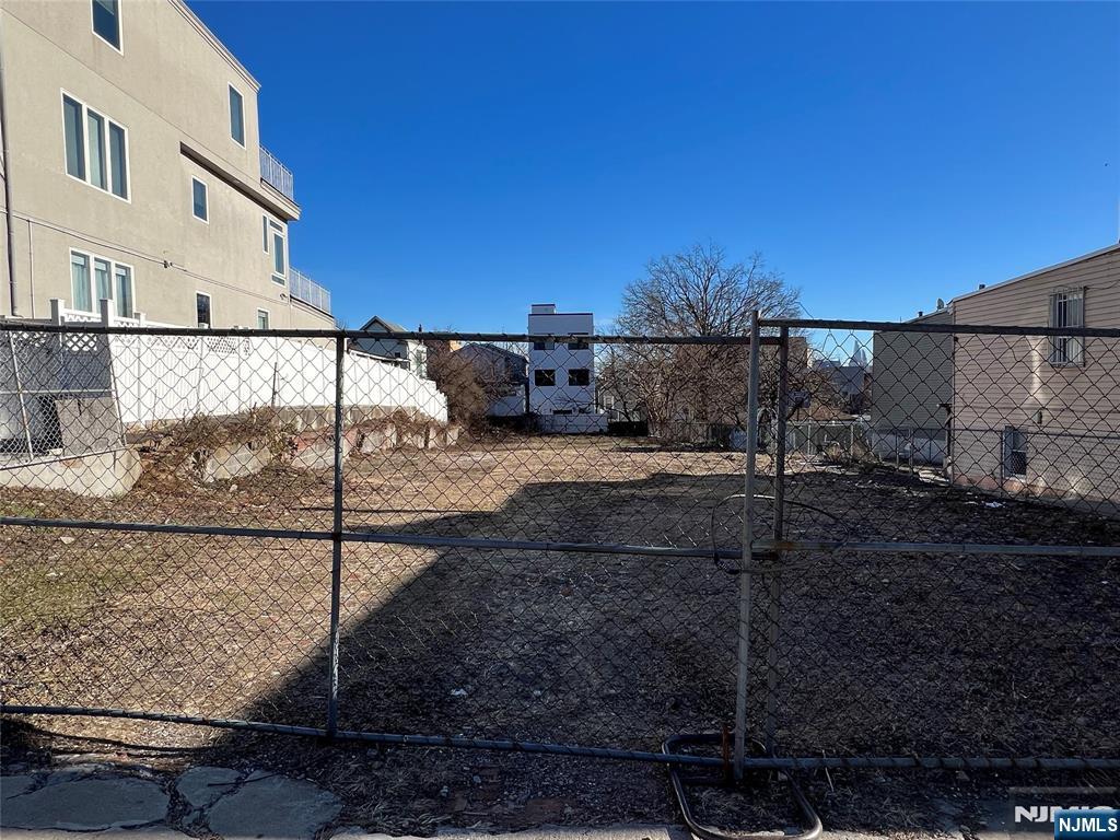 main property photo 6