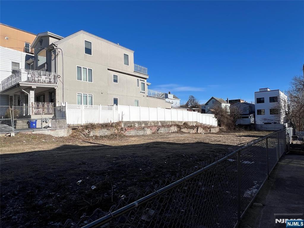 main property photo 7