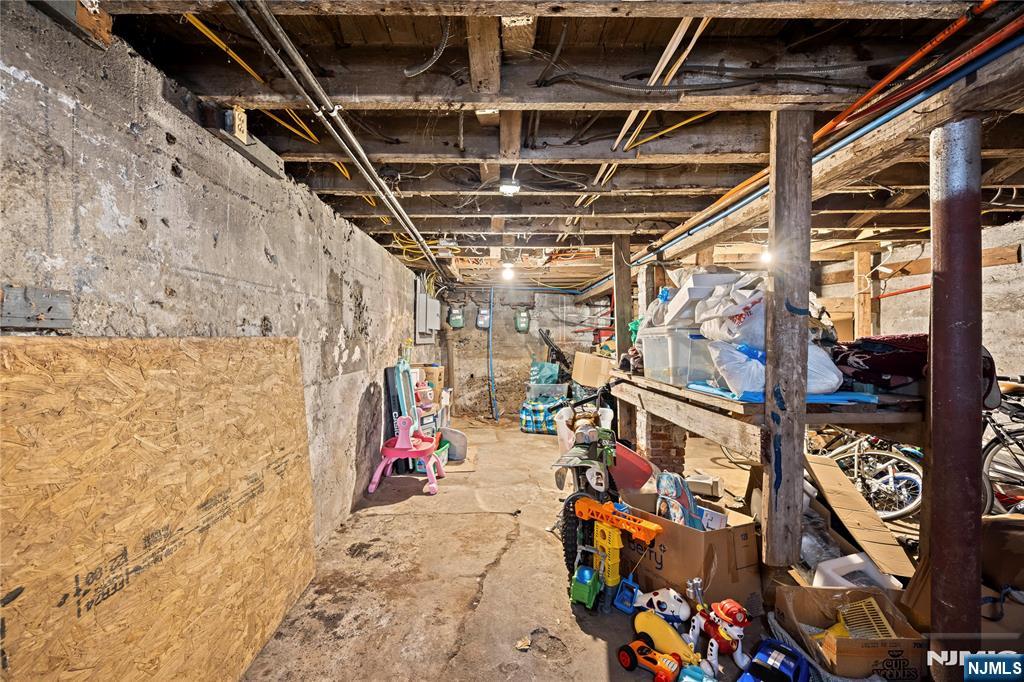 main property photo 17