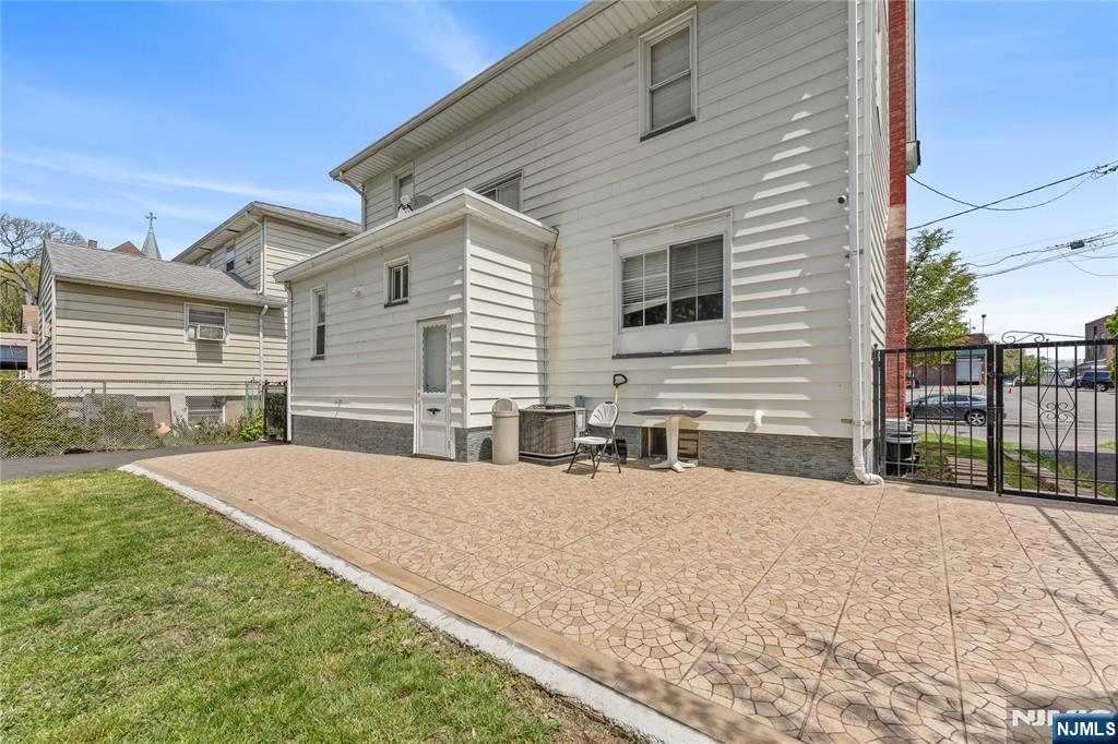 main property photo 33