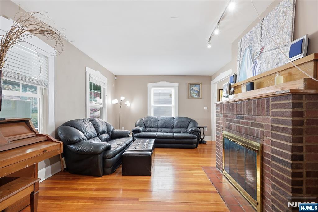 main property photo 9