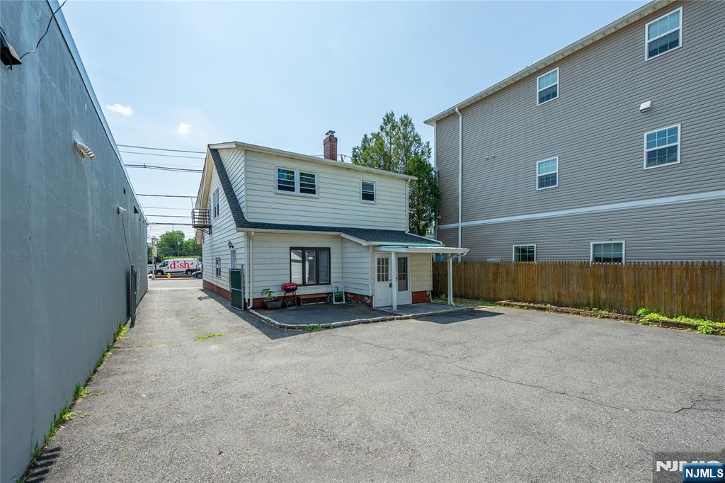 main property photo 14