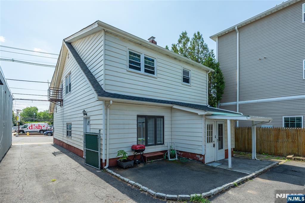 main property photo 16