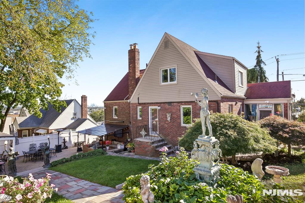 main property photo 23