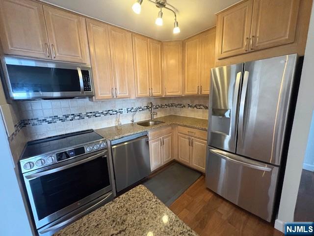 main property photo 7