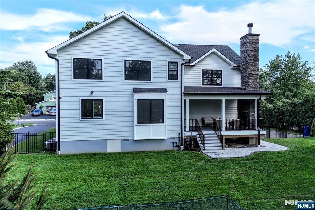 main property photo 36