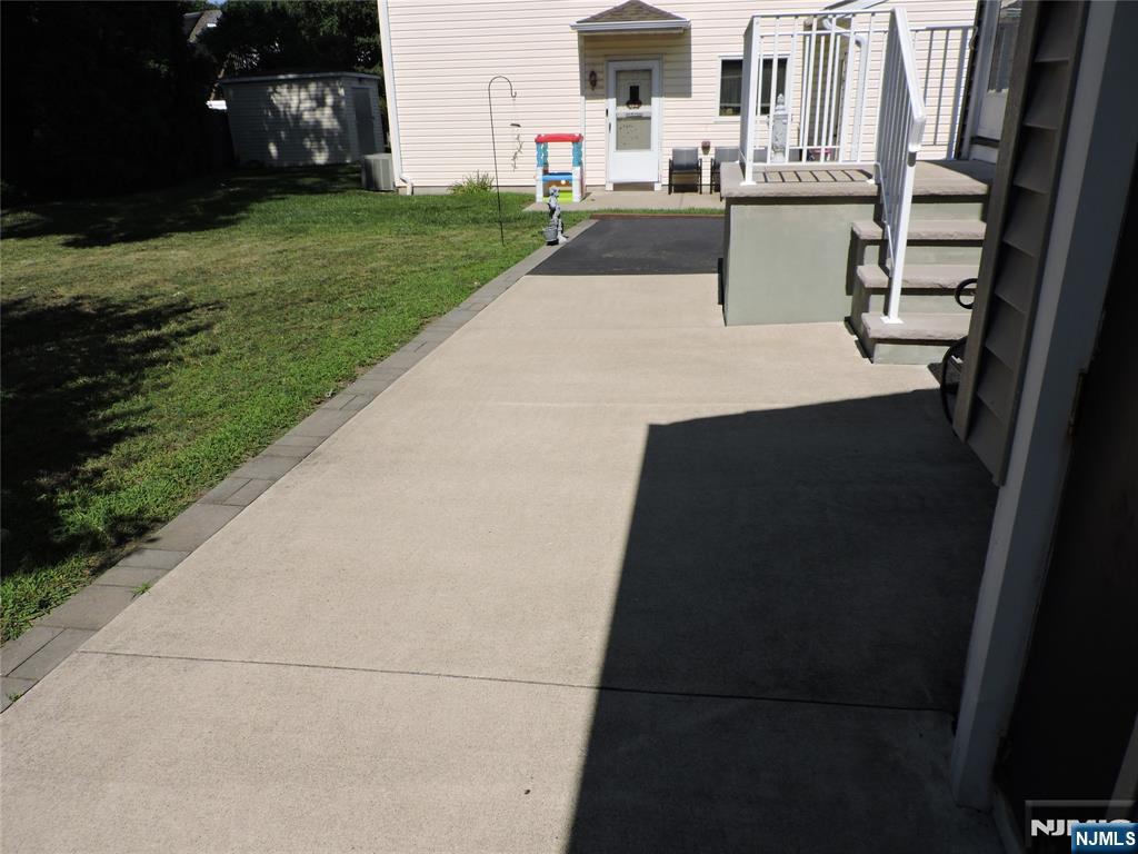 main property photo 25